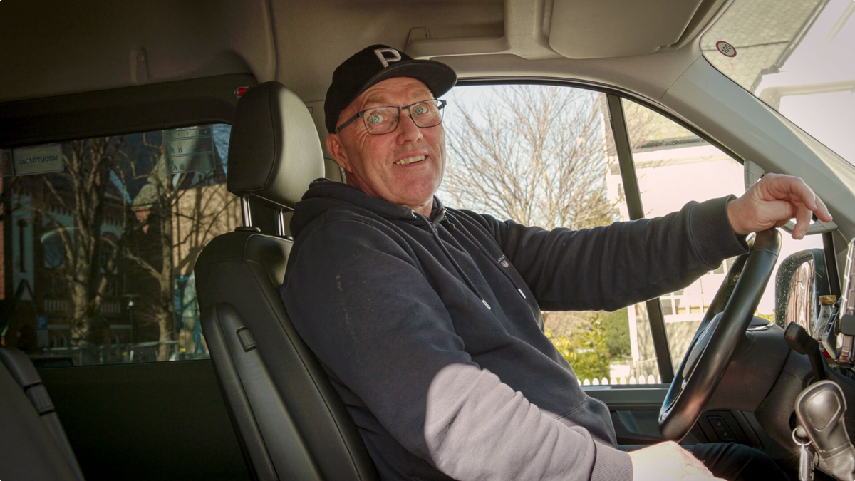 Sandefjord Frivilligsentral har 34 frivillige sjåfører og fire minibusser som henter og leverer de som trenger litt ekstra hjelp fra hjemmet til ulike sosiale, kulturelle og jobbrelaterte aktiviteter.